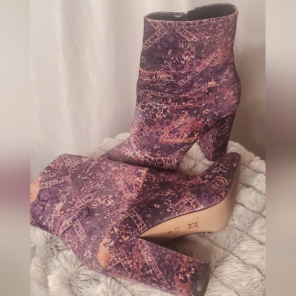 BCBGeneration Retro 70's Glam GoGo Purple Velvet Asian Print Ankle Boots 8.5 - Picture 3 of 6
